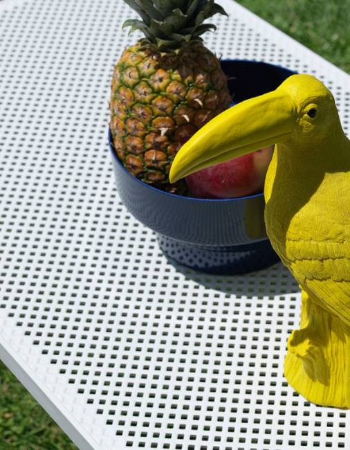 Столик пластиковый журнальный Net Table 100 белый 1000х600х400 мм