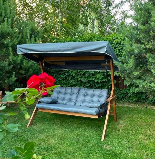 Качели LYON трехместные из лиственницы(серые подушки)