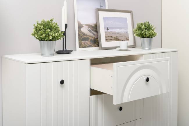 Комод для ТВ-аппаратуры с навесной полкой и широкий сервант Валенсия цвет белый шагрень