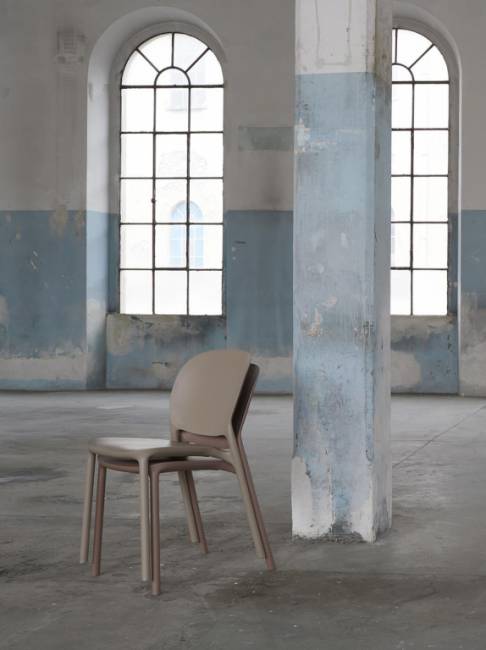 Стул пластиковый Hug Go Green карамельный 470х540х800 мм Стул пластиковый Hug Go Green карамельный 470х540х800 мм