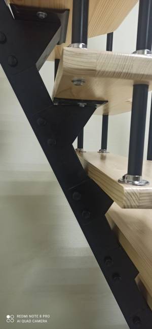 Лестница малогабаритная на монокосоуре «Гусиный шаг» 2400-2600 мм цвет серый